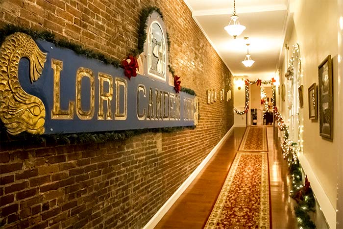 Lord Camden Inn Hotel Entryway