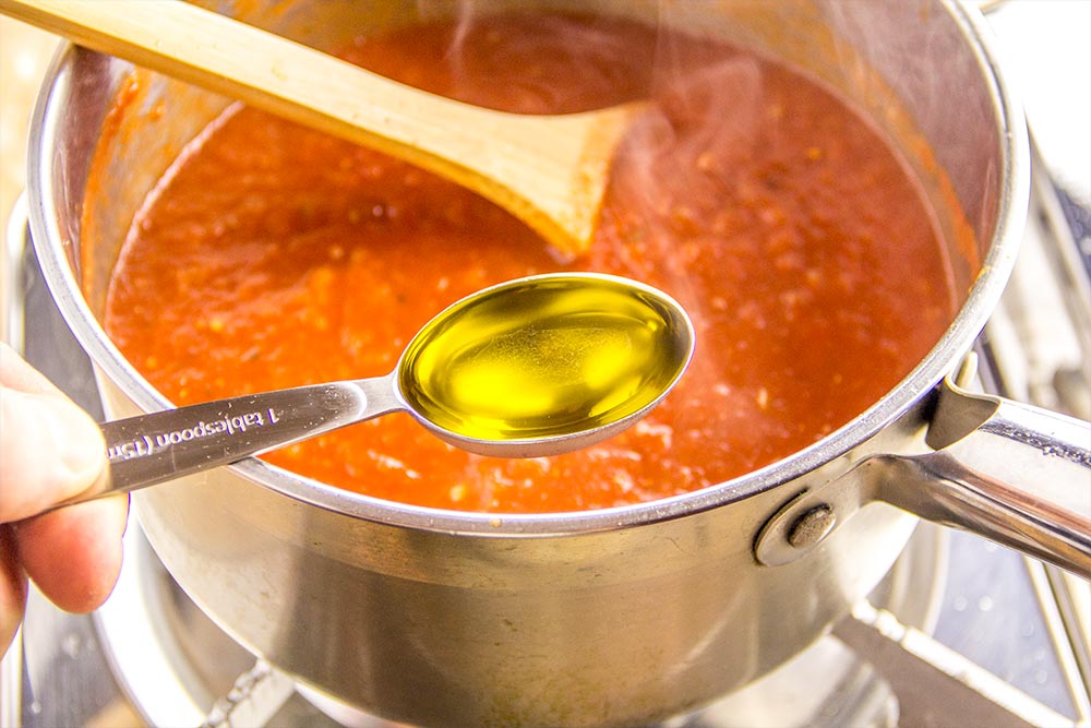 Adding Olive Oil to Tomato Sauce
