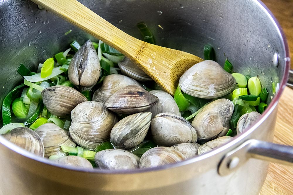 Littleneck Clams and Leeks in Pot