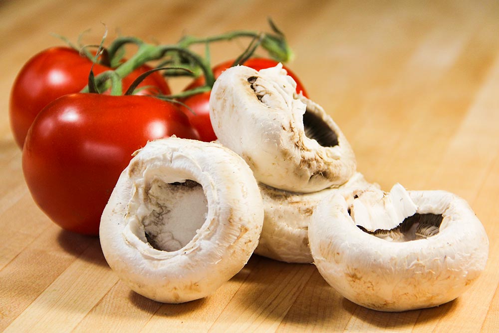 White Mushrooms & Vine Tomatoes
