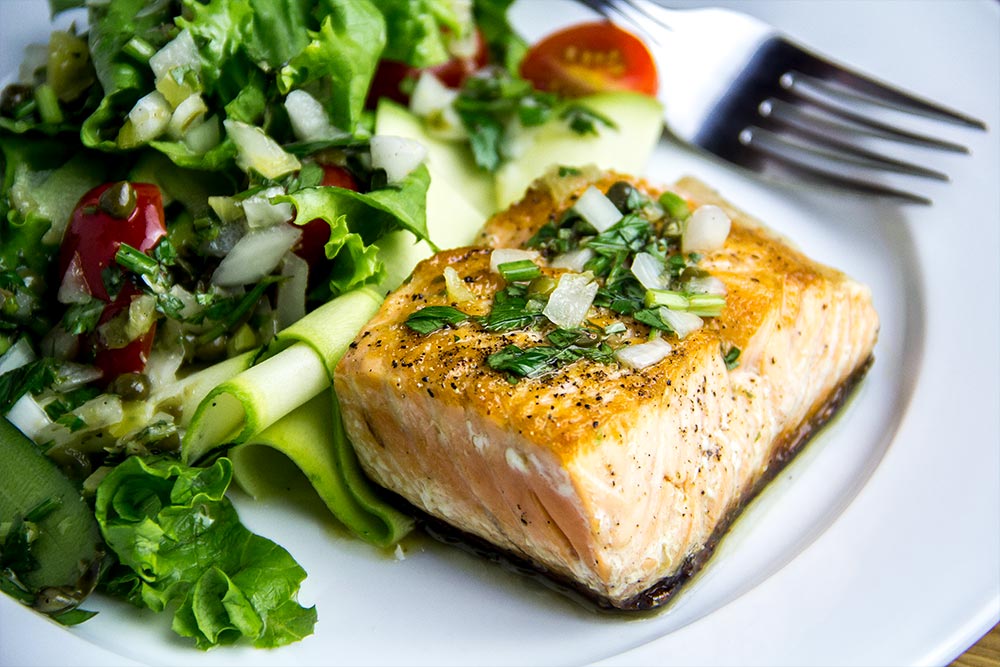 Pan-Seared Salmon Fillet with Salad & Vinaigrette