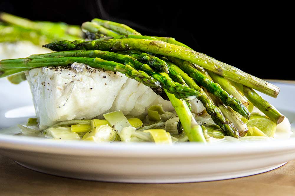 Baked Cod with Asparagus & Melted Leeks in Cream Recipe
